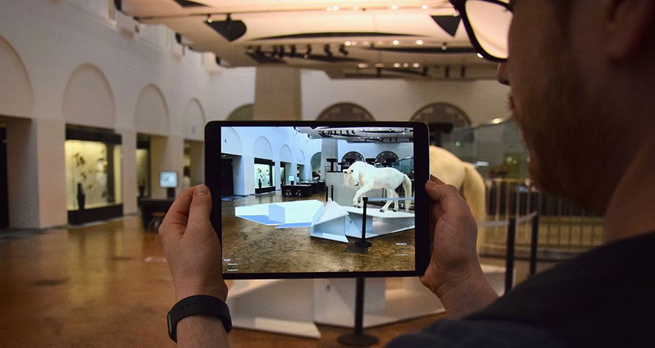 An interactive museum using augmented reality (AR) 